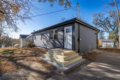 1266 E 35th St, Des Moines, IA 50317