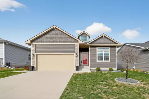 469 SE Hollow Ct, West Des Moines, IA 50265