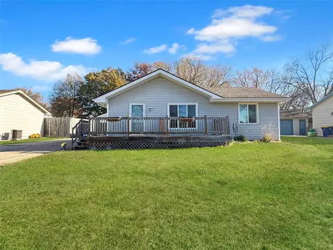8315 Warren Dr, Des Moines, IA 50320
