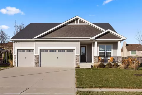 6141 Aspen Dr, West Des Moines, IA 50266