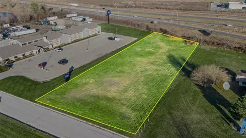 1356 N 25th St, Clear Lake, IA 50428