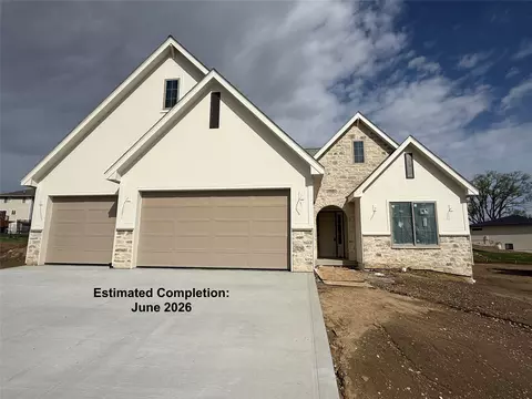 9013 Timberwood Dr, Johnston, IA 50131