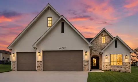 9013 Timberwood Dr, Johnston, IA 50131