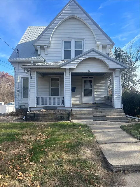 704 W 4th St S, Newton, IA 50208