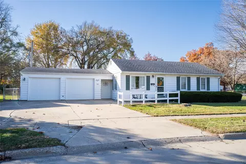 501 E 24th St S, Newton, IA 50208