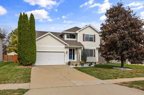 9361 Lake Dr, West Des Moines, IA 50266