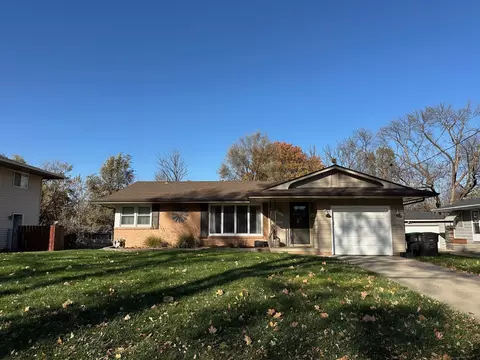 3207 Vilura Pkwy, Des Moines, IA 50310