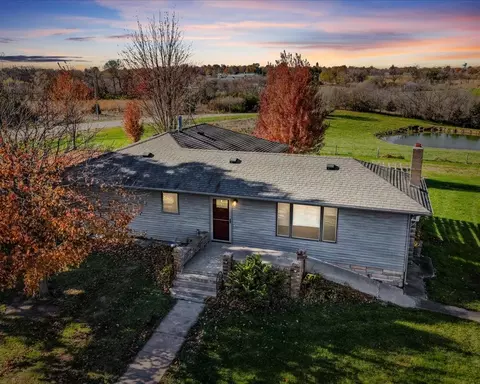 2307 E Pleasant St, Knoxville, IA 50138