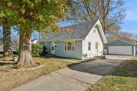 4111 52nd St, Des Moines, IA 50310
