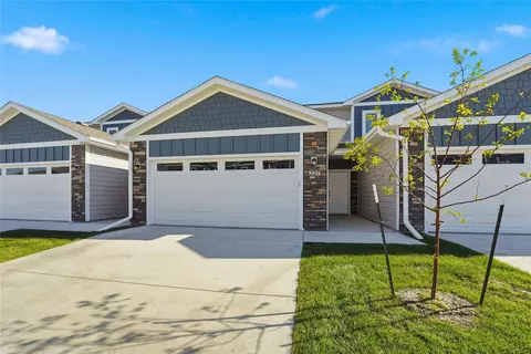 227 NW Waverly Dr, Waukee, IA 50263