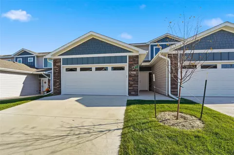 217 NW Waverly Dr, Waukee, IA 50263