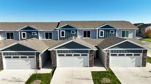 209 NW Waverly Dr, Waukee, IA 50263