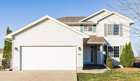2905 SE Stone Ridge St, Grimes, IA 50111