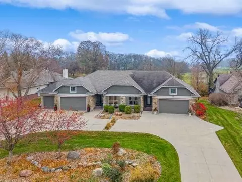 1128 Glen Oaks Dr, West Des Moines, IA 50266