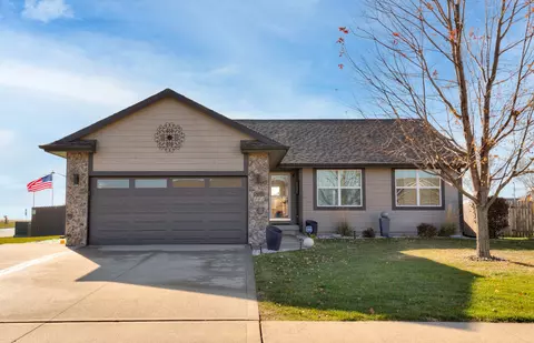102 35th St SW, Altoona, IA 50009