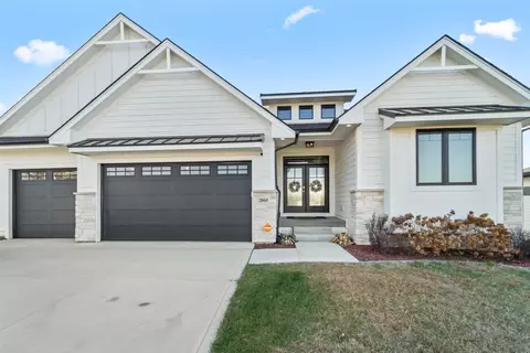 2860 NW Brookside Dr, Grimes, IA 50111