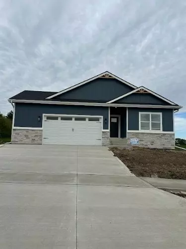 791 E 23rd St N, Newton, IA 50208