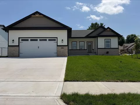 2301 N 8th Ave E, Newton, IA 50208