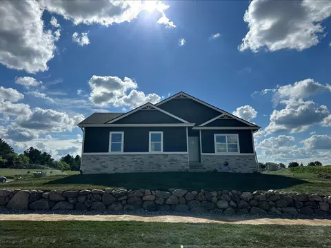 805 E 23rd St N, Newton, IA 50208