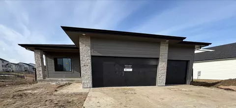 819 E Bridge Rd, Polk City, IA 50226