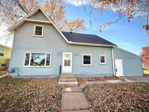 280 N 3rd St, Mccallsburg, IA 50154