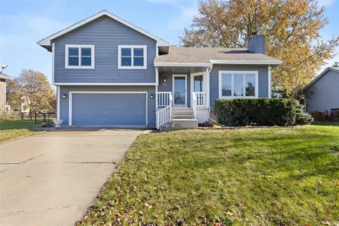 411 SW Kennybrook Dr, Grimes, IA 50111
