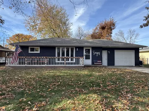 307 E 19th St N, Newton, IA 50208