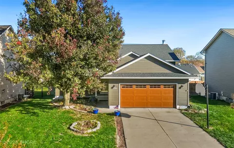 2909 Shadow Creek Ln, Des Moines, IA 50320
