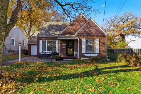 336 59th St, Des Moines, IA 50312