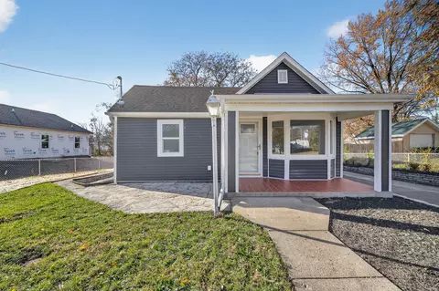 818 E 25th Ct, Des Moines, IA 50317