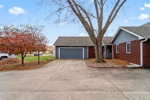 5912 Aspen Cir, Johnston, IA 50131