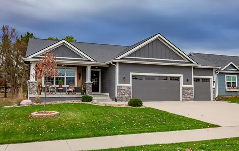 1220 34th St SE, Altoona, IA 50009
