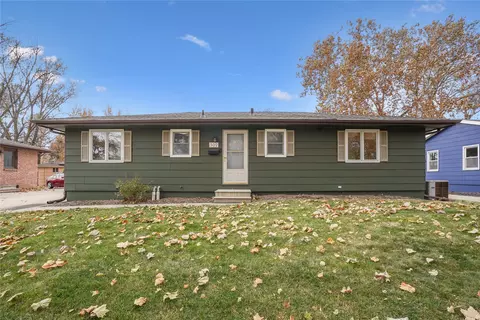 302 NW Arlan Dr, Ankeny, IA 50023