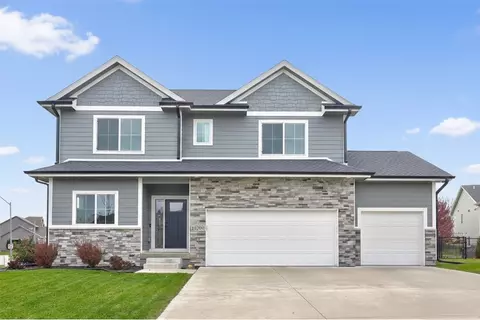 16200 Springbrook Trl, Urbandale, IA 50323