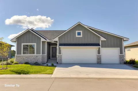 8905 Beery Pl, Johnston, IA 50131