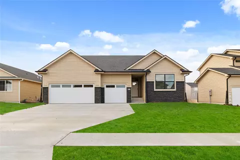 413 NE 59th St, Ankeny, IA 50021
