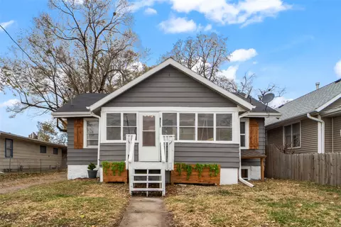 1236 Stewart St, Des Moines, IA 50316