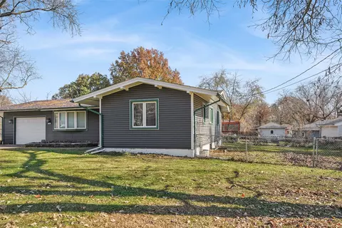 Exterior - 3941 30th St, Des Moines, IA 50310 photo 3 of 5