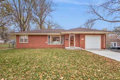 6330 Center St, Des Moines, IA 50312