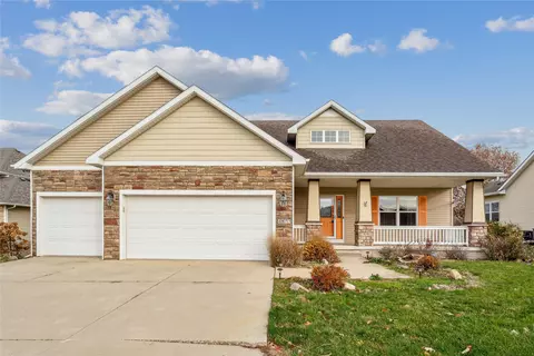 4870 Andrews Pl, Pleasant Hill, IA 50327