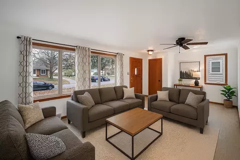 3822 SW 2nd St, Des Moines, IA 50315