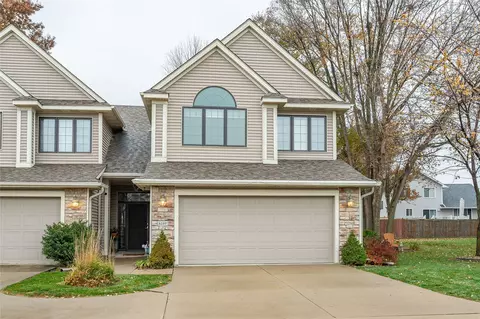 6140 Woodland Dr, West Des Moines, IA 50266