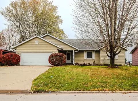503 2nd St NW, State Center, IA 50247