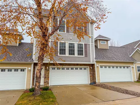 4316 153rd St, Urbandale, IA 50323