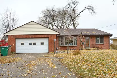 2218 70th St, Windsor Heights, IA 50324