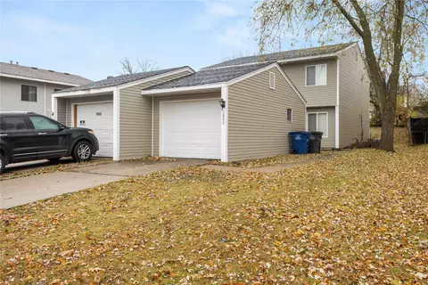 1943 E Bell Ave, Des Moines, IA 50320