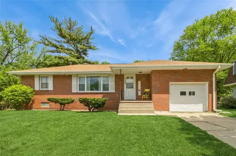 1506 W 6th Ave, Indianola, IA 50125