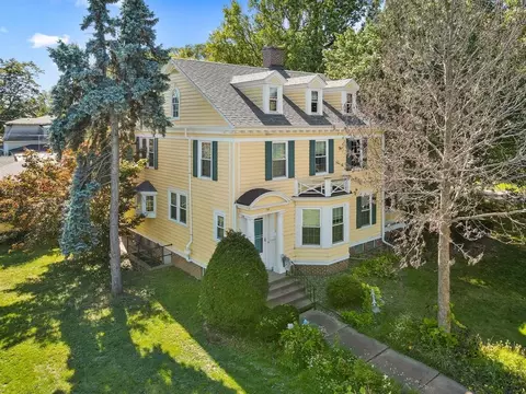 702 E Montgomery St, Knoxville, IA 50138