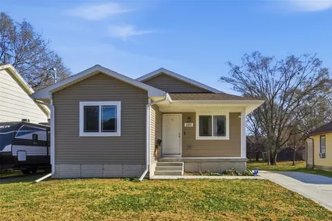 1311 E 25th Ct, Des Moines, IA 50317