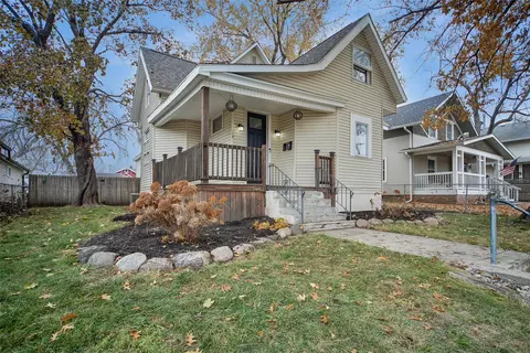 324 7th St, West Des Moines, IA 50265